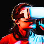Ungdom med VR-briller på.